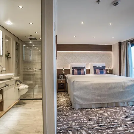 Botel Viva Riverside Frankfurt *