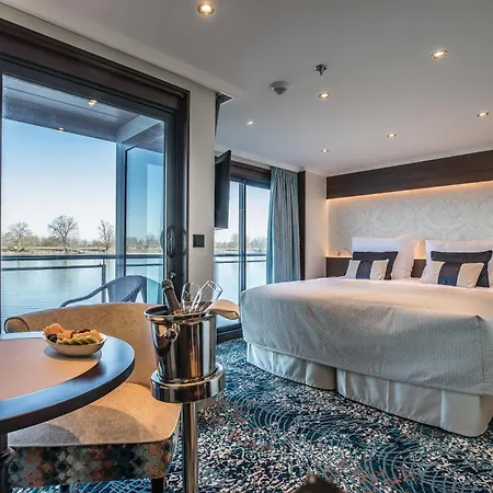 Viva Riverside Frankfurt Botel *